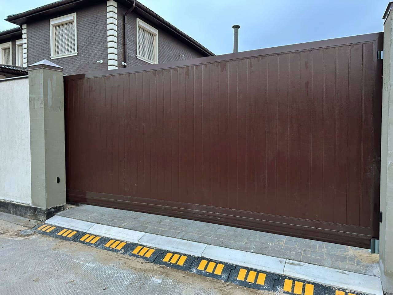 Уличные ворота DoorHan в Навашино с установкой